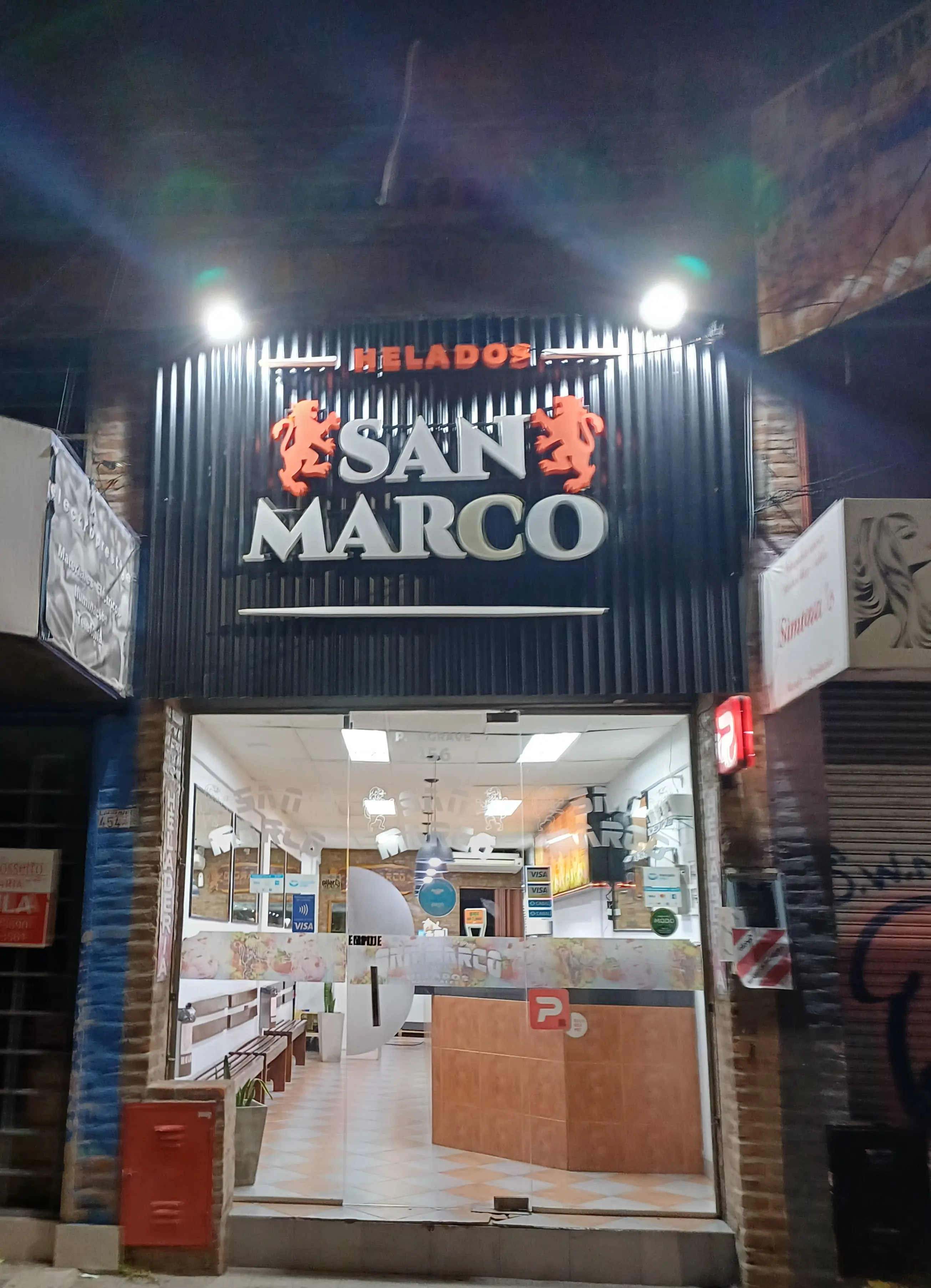 Fachada Heladería San Marco en Pilar